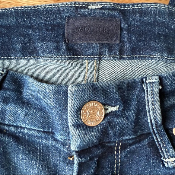 Mother The Looker Crop Jeans in On The Edge Dark Blue Wash in Size 27 - Picture 2 of 9